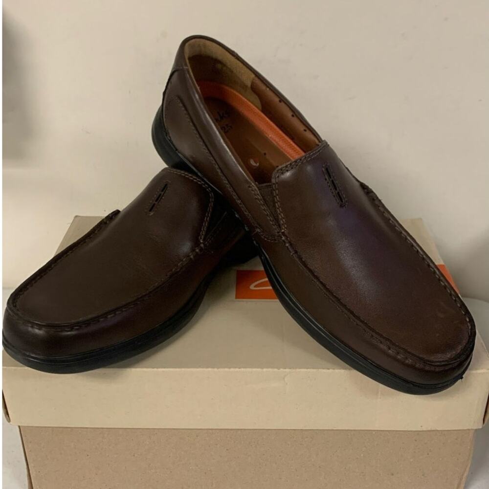 Clarks Men’s Size 9 M Uneasley Twin Loafer Shoes, Dark Brown Leather